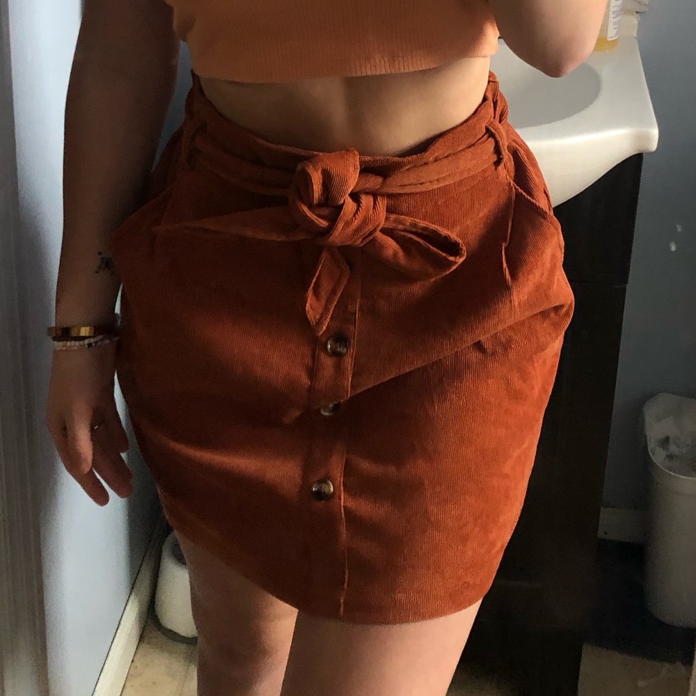 Brownish orange corduroy skirt with brown buttons. Size Medium/6. SHEIN.